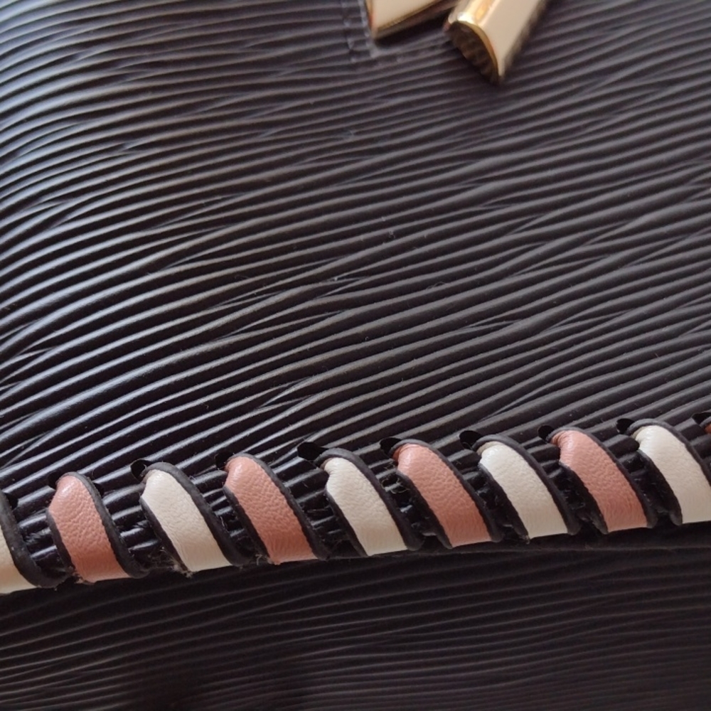 Fashion twist 2 way sling bag - Picture 2 of 12